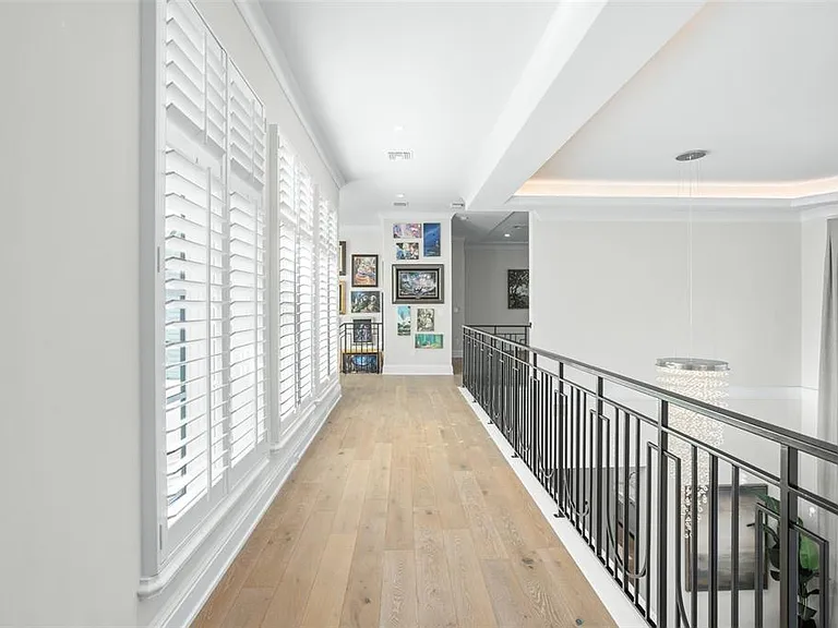 10331 Los Feliz Dr — Photo 69