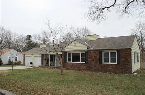 2nd image of 8525 W 86th St