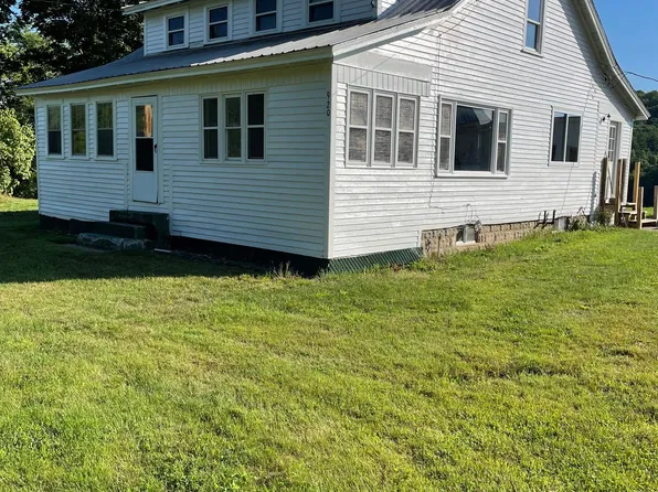 920 Farmington Rd, Strong, ME 04983