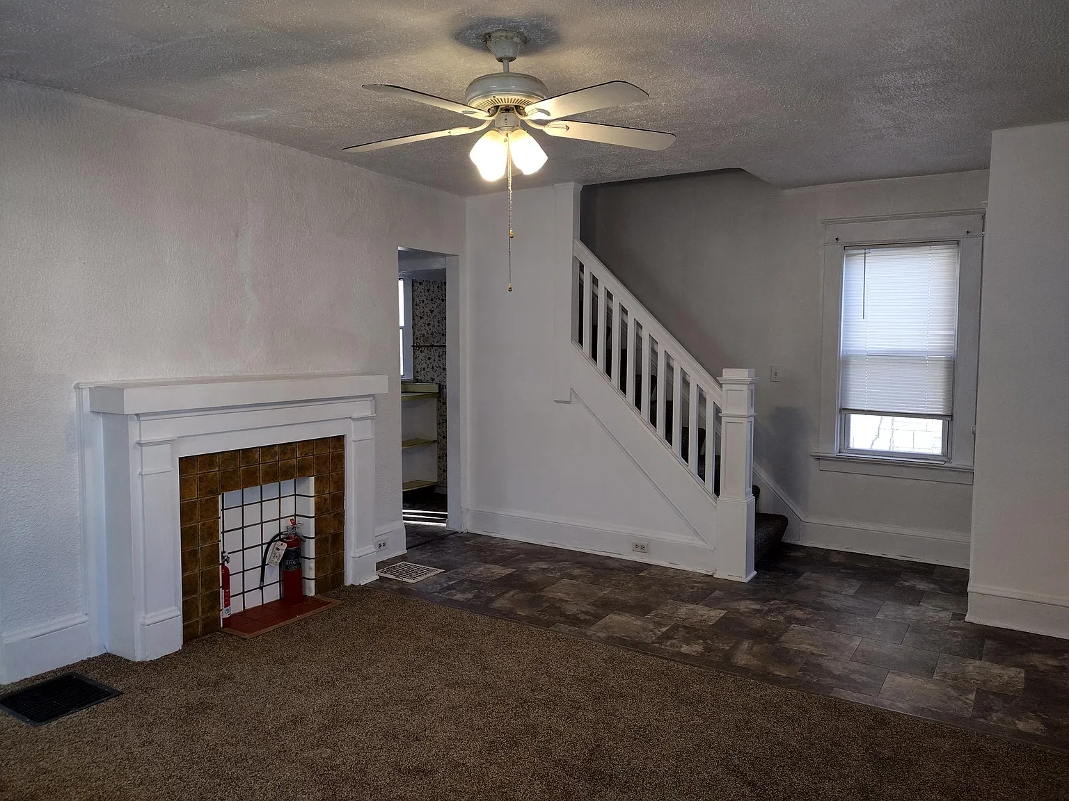 3 bed, 1320 sqft, $1,300 — Photo 2