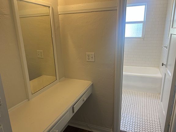 5th image of 1840 N Berendo St #206
