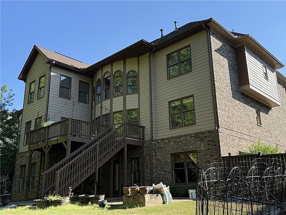3rd image of 970 Gardiner Cir