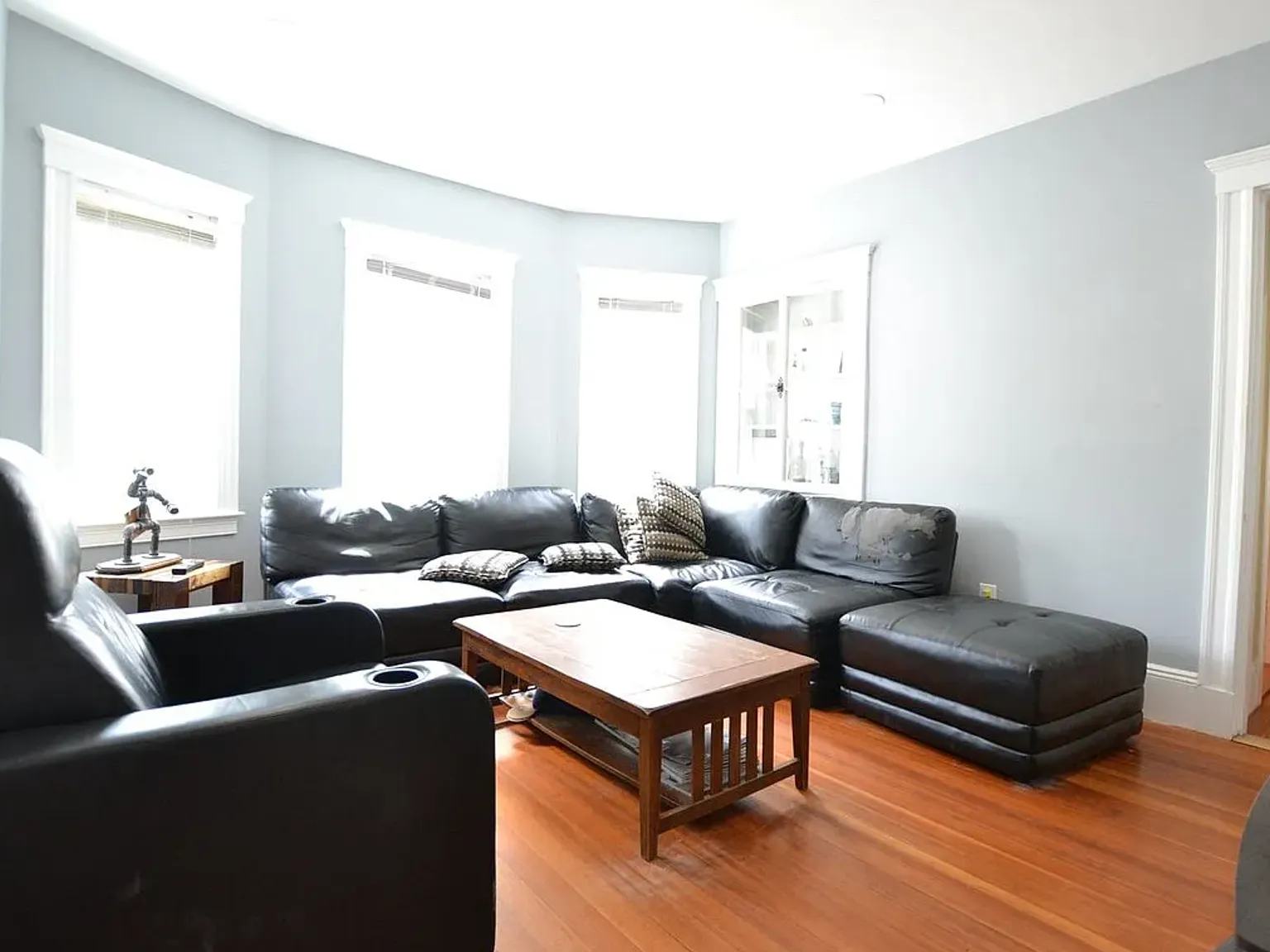 3 bed, 1.0 bath, $2,400 — Photo 2