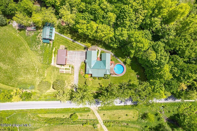 4th image of 471 Lansing Road