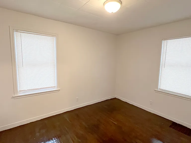 2215 45th Ave NE — Photo 3