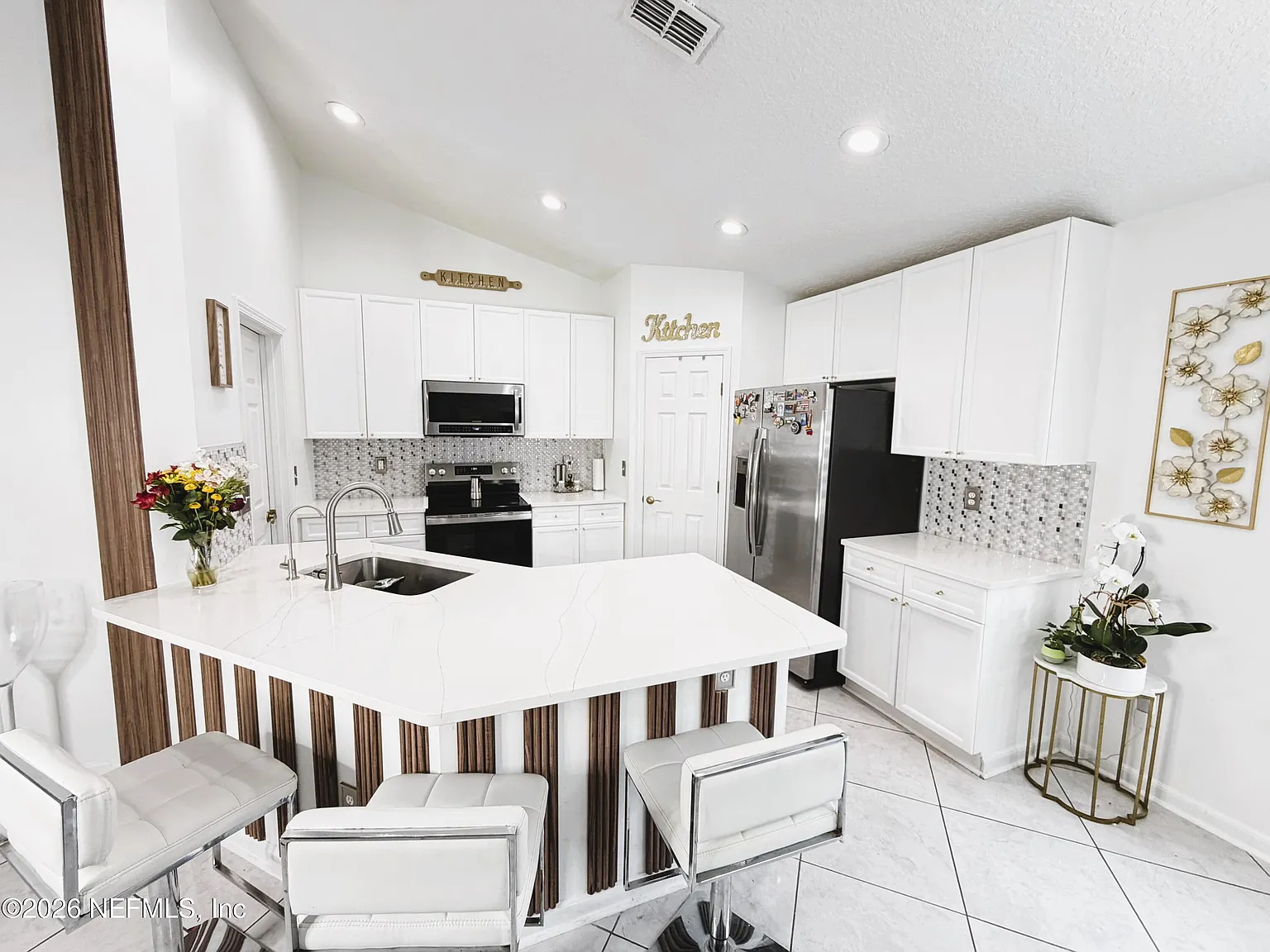 2 bed, 3.0 bath, 1565 sqft, $2,375 — Photo 2
