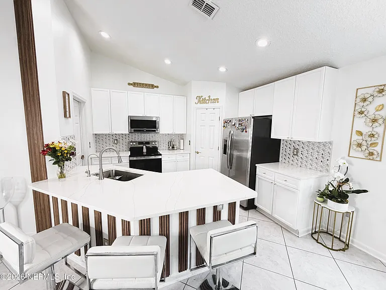 13752 Goodson Pl — Photo 2