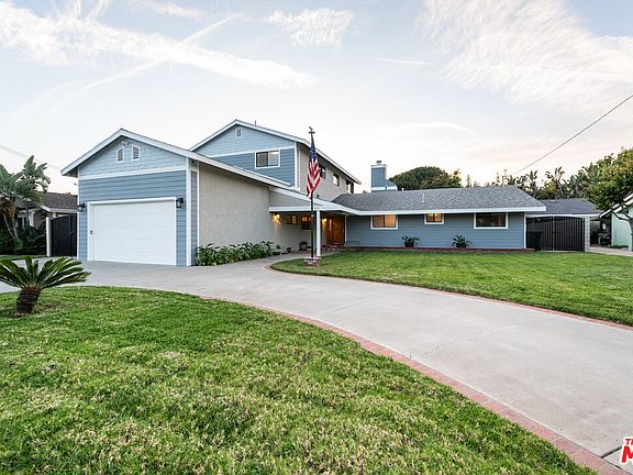 2nd image of 14141 Clarissa Ln