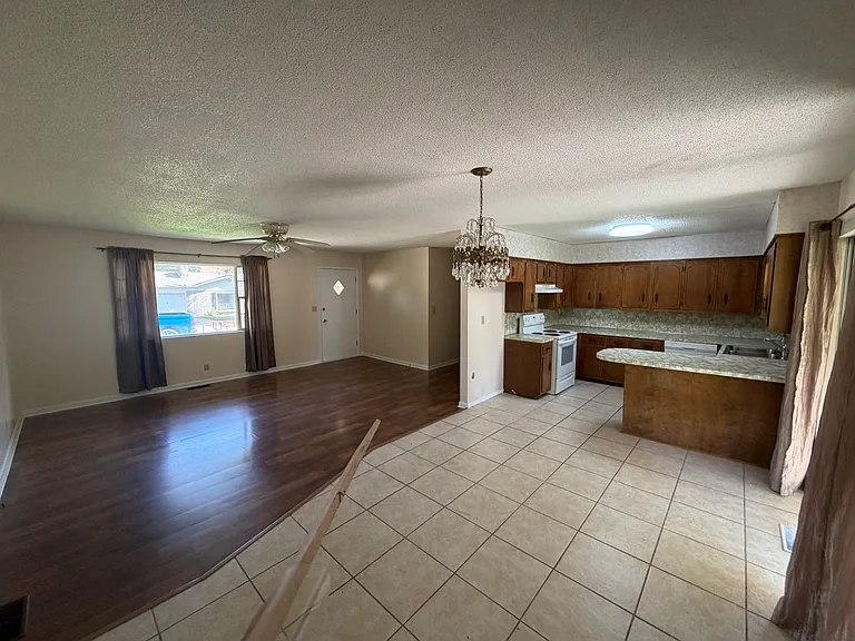 1016 Kennedy St — Photo 4