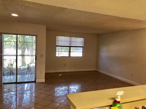 5th image of 1223 SW 46th Ave APT 107