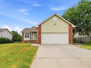 882 S Bedford Ct, Wichita, KS 67207