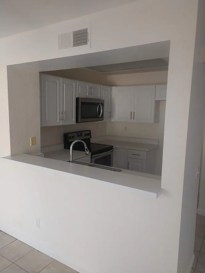 3 bed, 2.5 bath, 1150 sqft, $3,400 — Photo 2