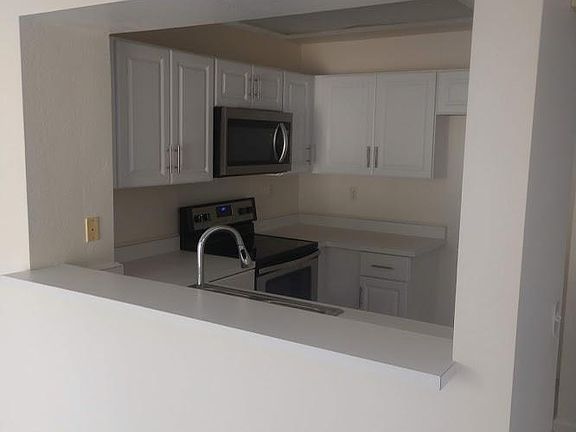2nd image of 442 Florencia Ln #442