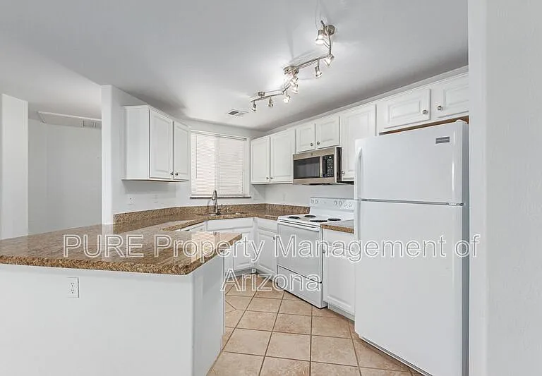 10401 N 52nd St #121 — Photo 4