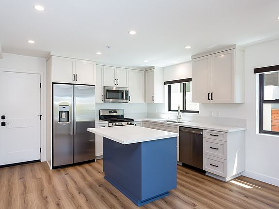 3rd image of 2610-2612 Juan St #2610-2