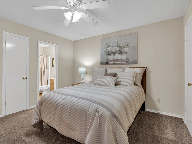 Woodlake Apartments — Photo 18