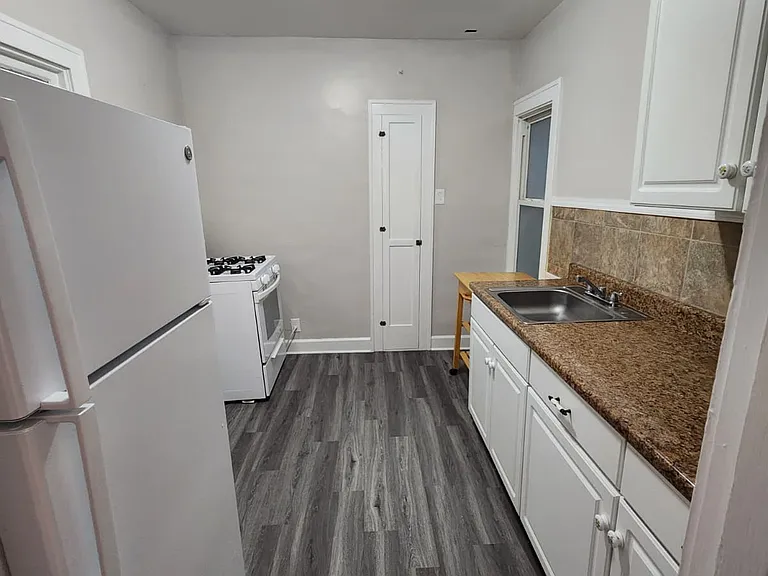 713 Broadway Ave #2 — Photo 2