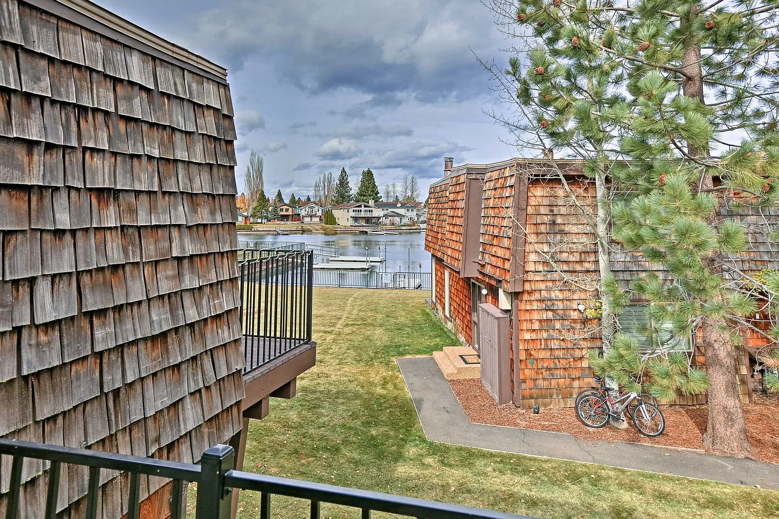 3 bed, 2.0 bath, 1399 sqft, $9,739 — Photo 2