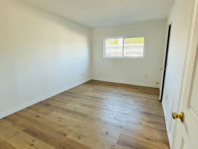 10635 Sherman Grove Ave — Photo 33