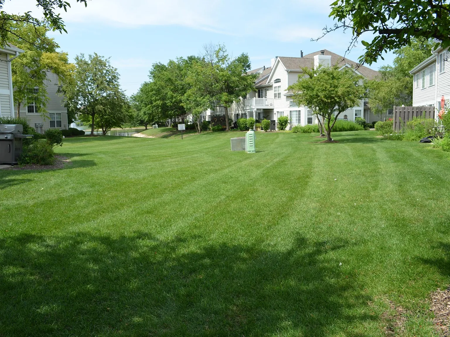 8898 Heathwood Cir — Photo 4