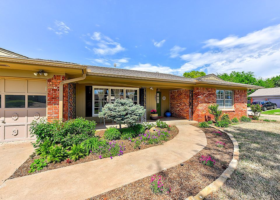 1st image of 2801 Huntleigh Dr