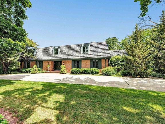 3rd image of 675 Sunset Cir