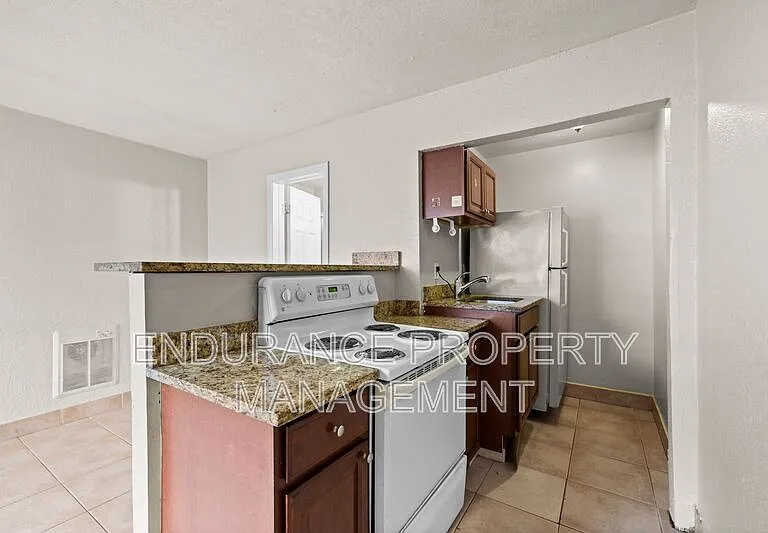 145 W 28th St — Photo 9