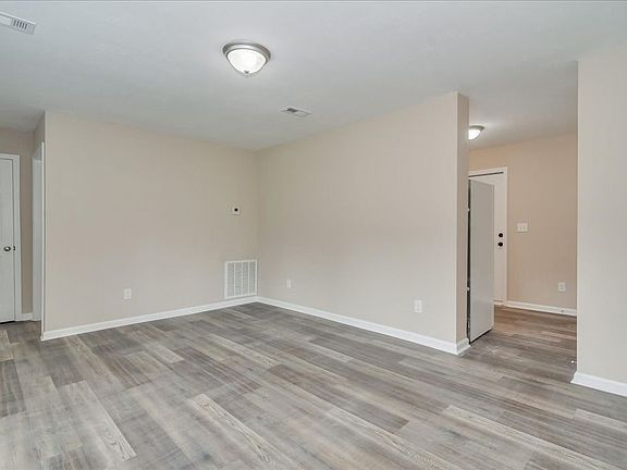 4th image of 140 McElmurray Dr #142