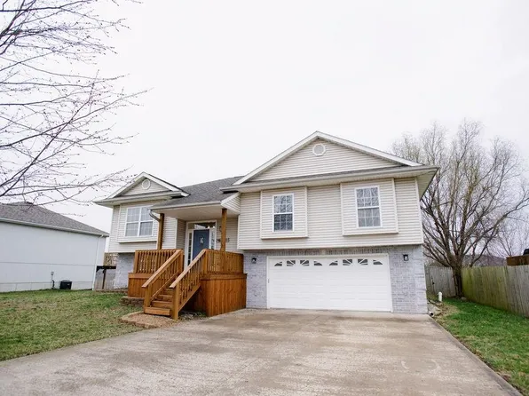 607 Carr St, Knob Noster, MO 65336