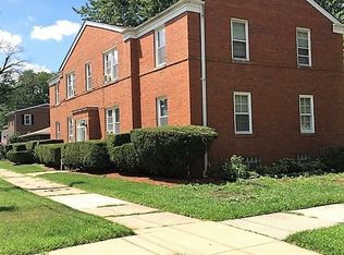 3244 Madison Ave APT 2W, Brookfield, IL 60513