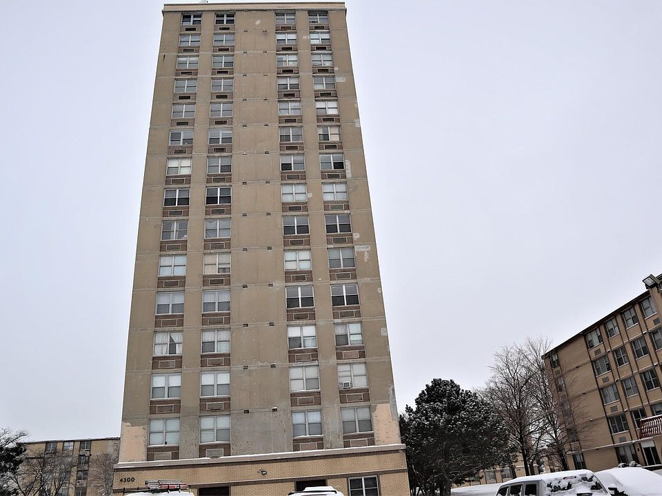 2nd image of 4300 W Ford City Dr APT 306A