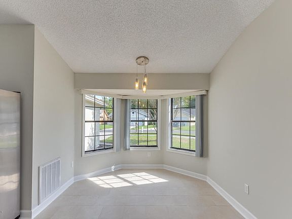 5th image of 1710 Ashwood Cir