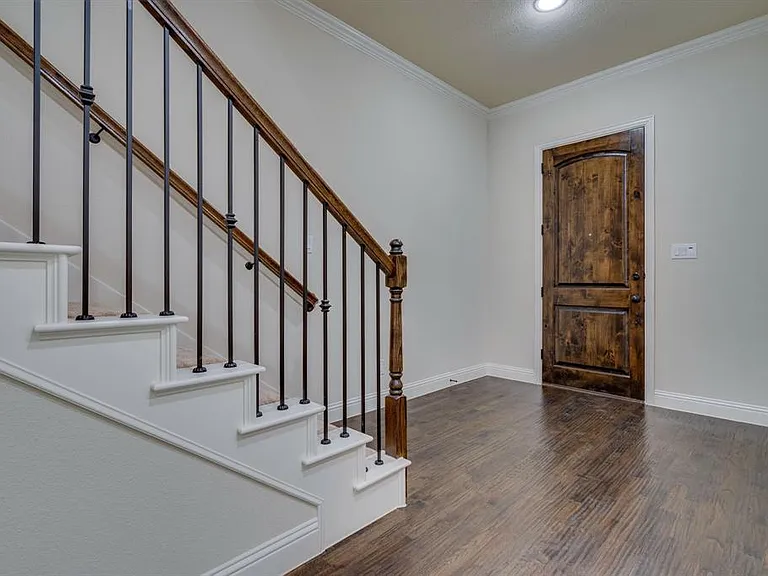 4221 Broadway Ave — Photo 3