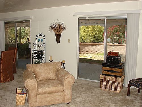 5th image of 70 W Suffolk Dr