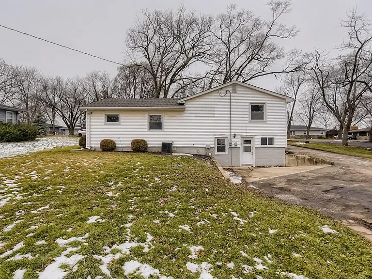 120 Roberts Rd — Photo 25