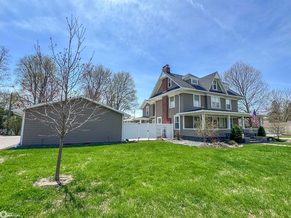 705 Central Ave E, Hampton, IA 50441