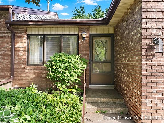 3rd image of 625 Idlewild Ct SW