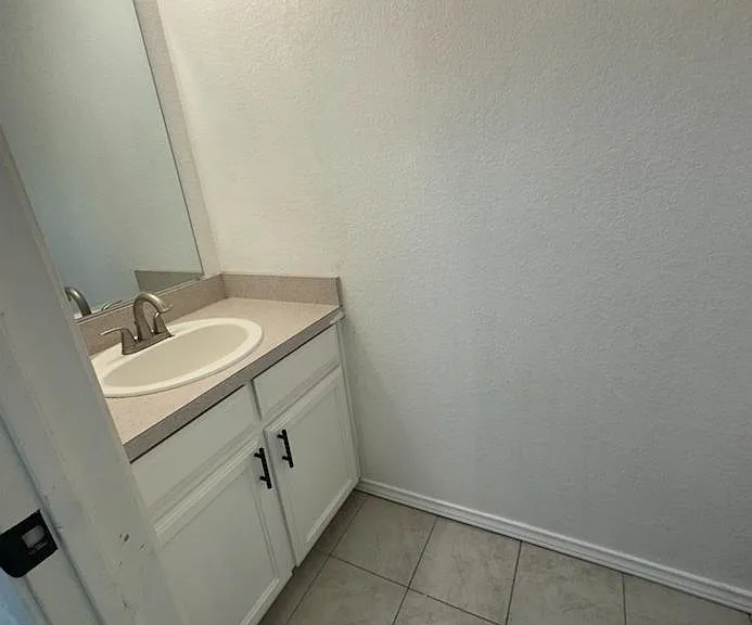927 W Chestnut St #C — Photo 10