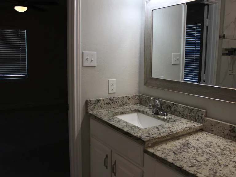 1807 W Scott St — Photo 10