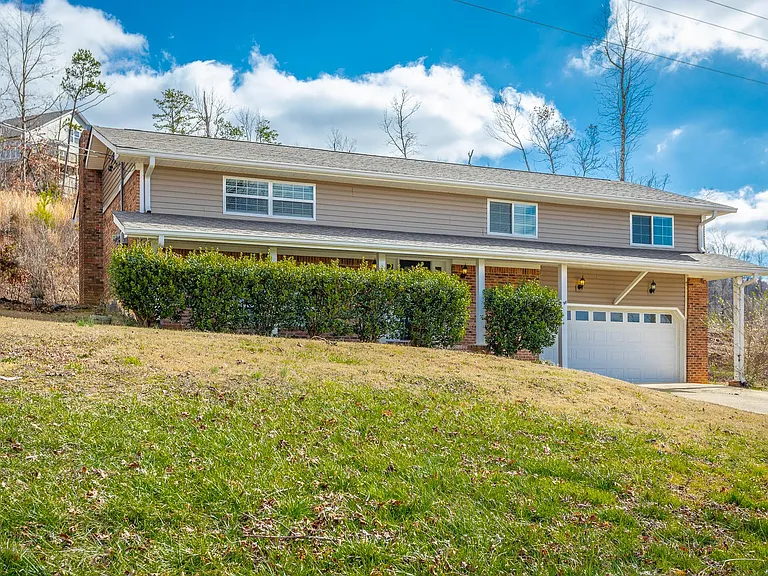 8214 Holly Crest Dr — Photo 51