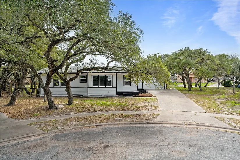 1st image of 1384 Oak Park Dr