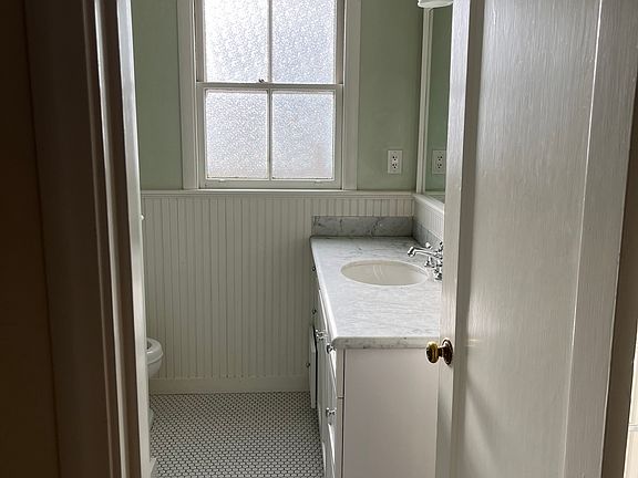 5th image of 1034 S Delaware St