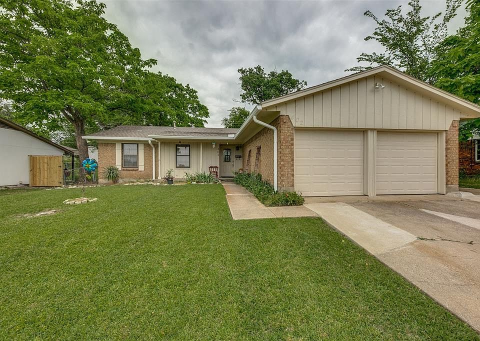 1st image of 402 Clary Dr