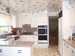 Eat-in-Kitchen 