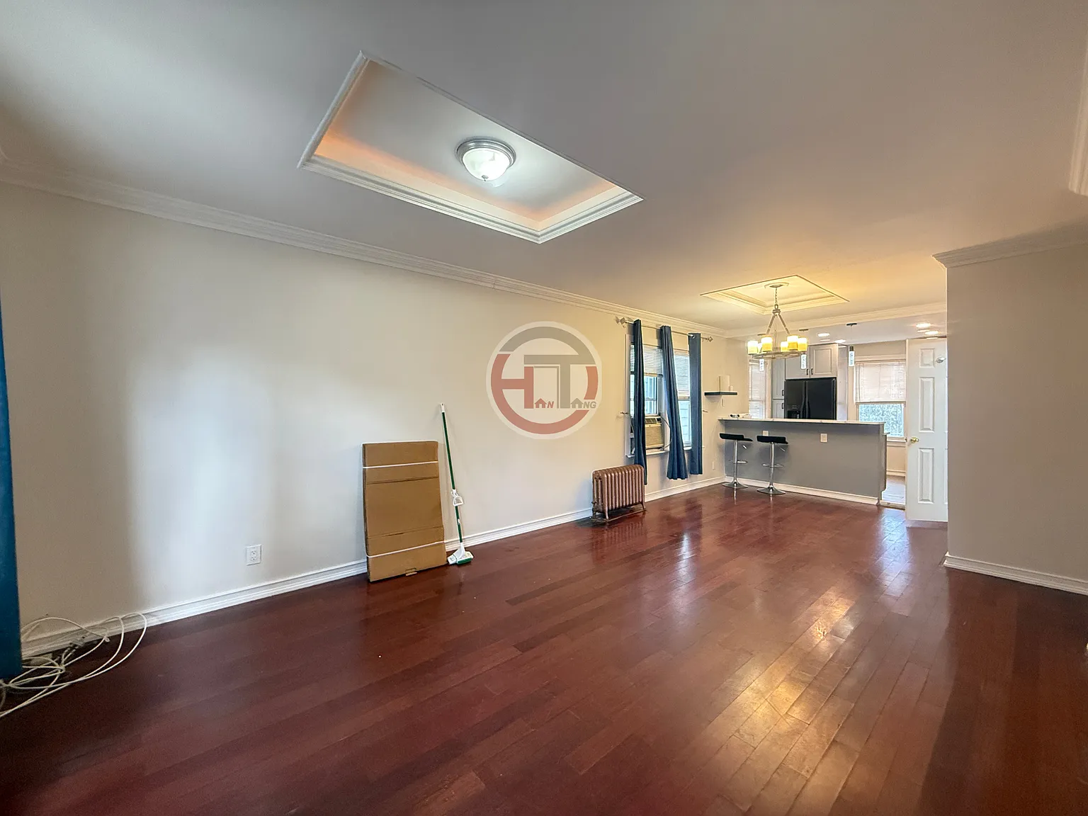 3 bed, 1100 sqft, $3,300 — Photo 4