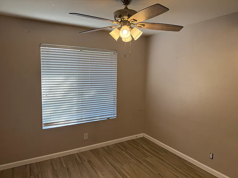 Guest bedroom.