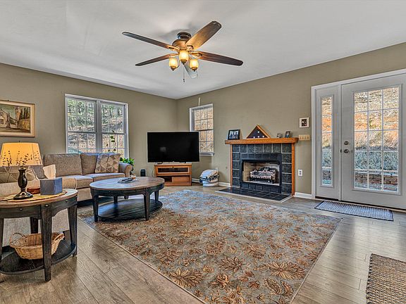 5th image of 2127 La Bellevue Dr
