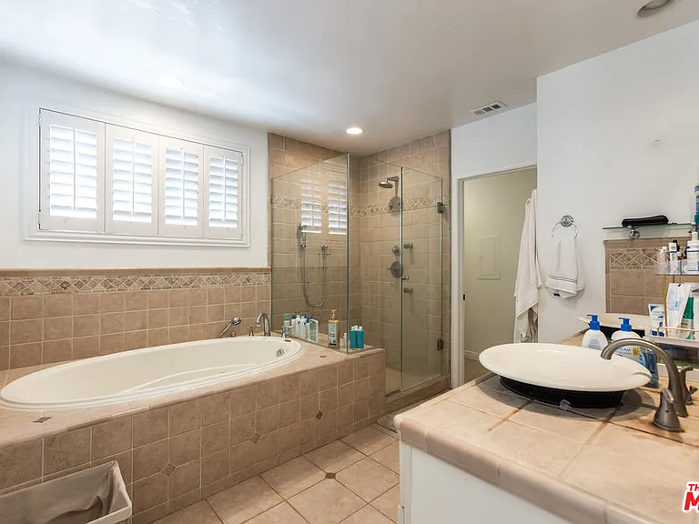 2310 Manning Ave — Photo 26