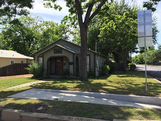 1st image of 601 N Llano St