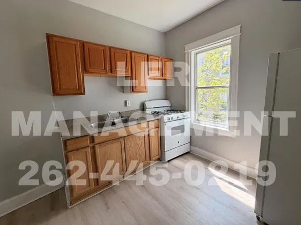 1533-1535 Winslow, 1533-1535 Winslow St #1, Racine, WI 53404